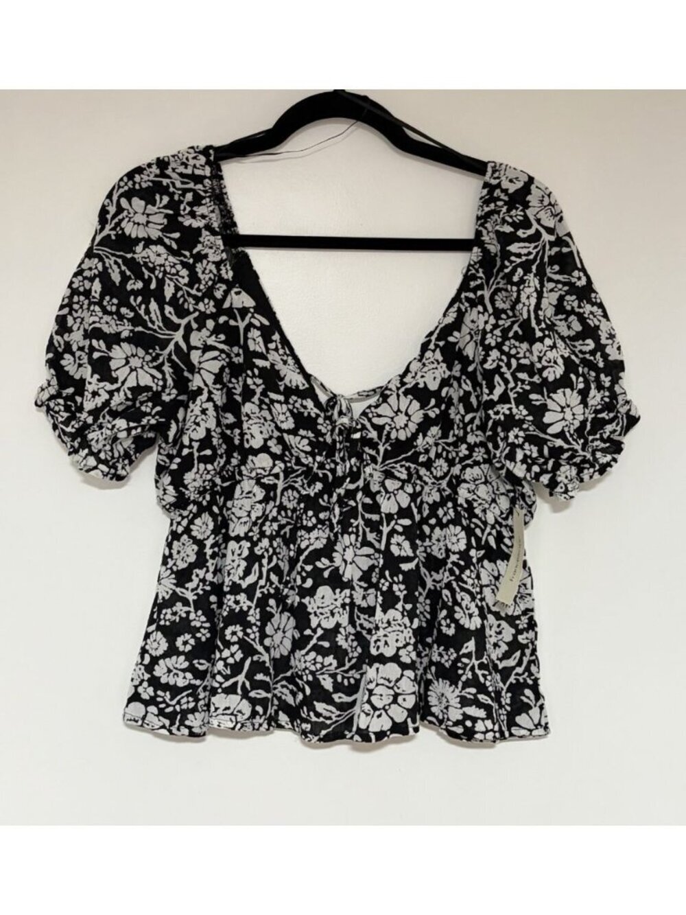 Mi Ami Black & White Floral Deep V-Neck Top Balloon Sleeves Women's Size XL NWT